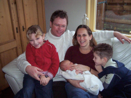 Leon en Mia van der Krogt met Matthijs, Julia en Vincent