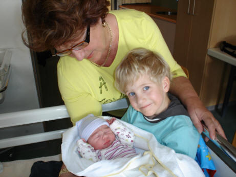 Katja, Jesse en oma Margriet van der krogt