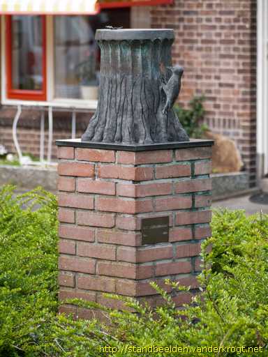 Wassenaar - Boomstronk met specht