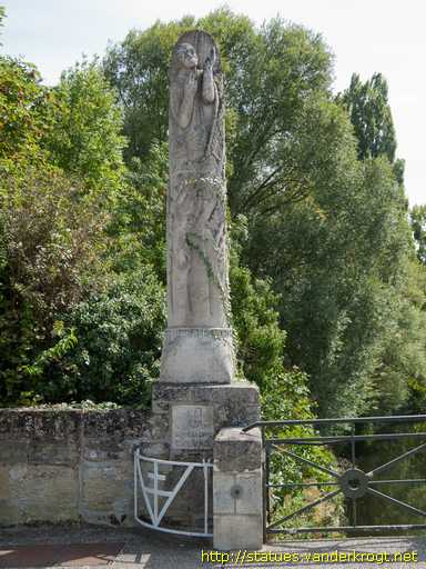 Descartes /  Monument aux morts