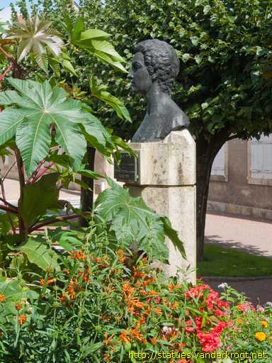 Saint-Amand-Montrond / Isabel Godin des Odonais