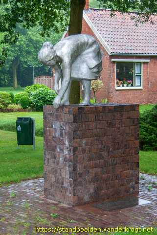 Tweede Exloërmond -  Veenarbeidster <i>of</i> Vraauw in 't Veen