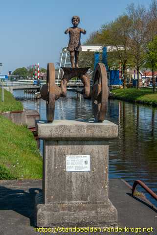 Hoogersmilde -  Beelden langs de vaart 1: Aarzeling