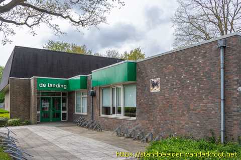 Dronten -  Gevelstenen Winkelcentrum Zuid en omgeving