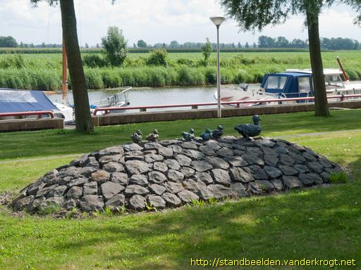 Tollebeek -  Eend met kuikens