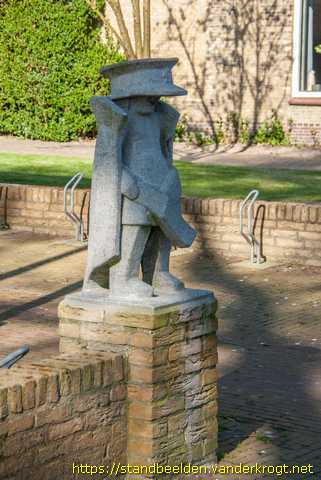 Nes -  Jongetje met politiepet