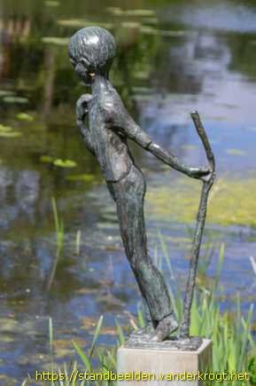 Heerenveen - Jongetje turend in het water