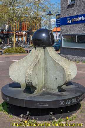 Drachten -  Abdicatie- en kroningsmonument