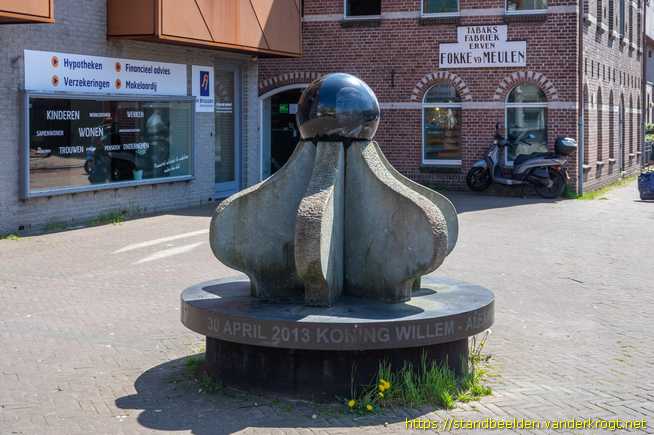 Drachten -  Abdicatie- en kroningsmonument