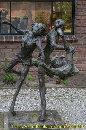 Drachten - Vader, moeder en kind