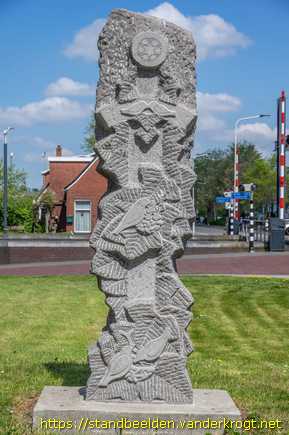 Drachten -  Stele met vogelreliëfs