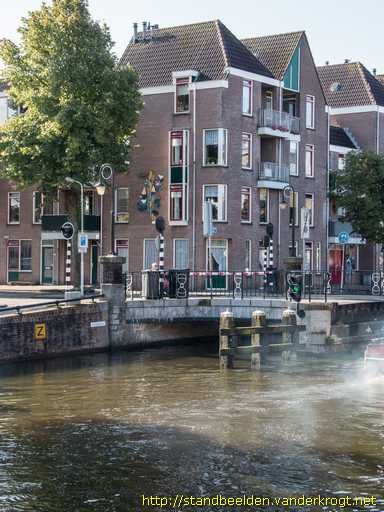 Sneek -  Gevelreliëfs 'Oeverlandschap'