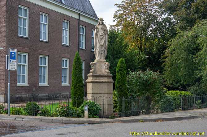 Beuningen -  Heilig Hartbeeld