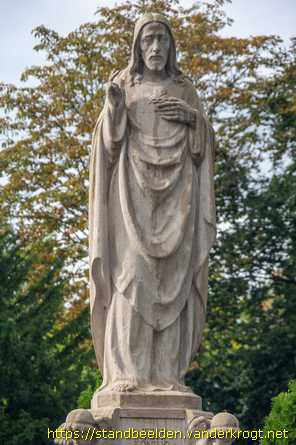 Beuningen -  Heilig Hartbeeld