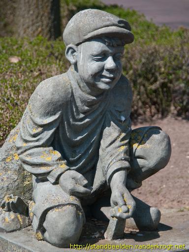 Zelhem -  Knikkerend jongetje