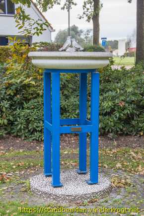 Duiven -  Vogeldrinkbak
