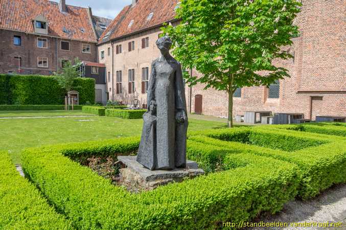 Elburg -  Moeder met kinderen