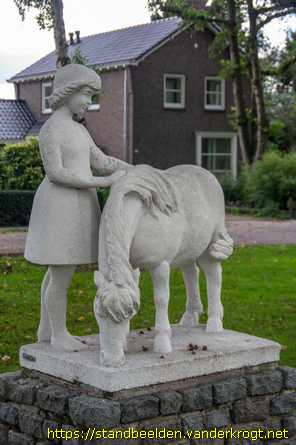 Bemmel - Meisje met pony