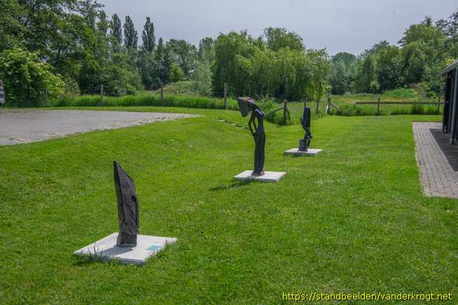 Lochem -  Drie Shonasculpturen