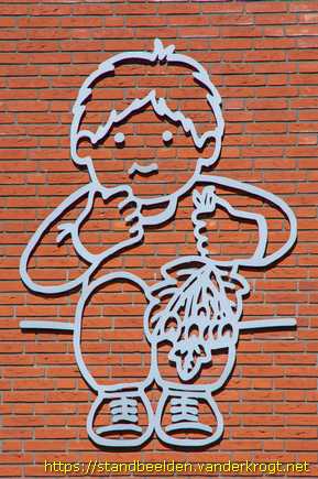 Kerkdriel -  Kind met bos bloemen (?)