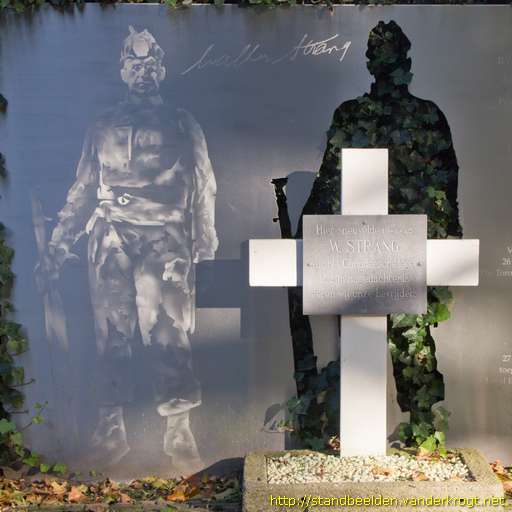 Hoevelaken -  Monument voor Walter Strang