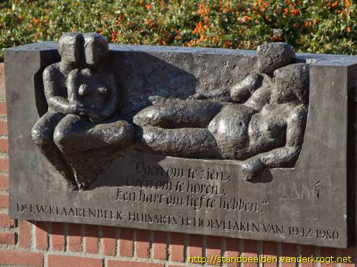 Hoevelaken -  Dokter Klaarenbeek monument