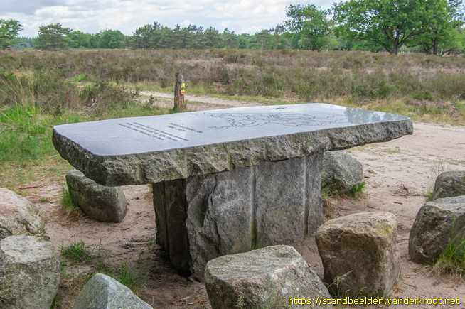 Vierhouten -  Monument 25 jaar Wandelplatform LAW