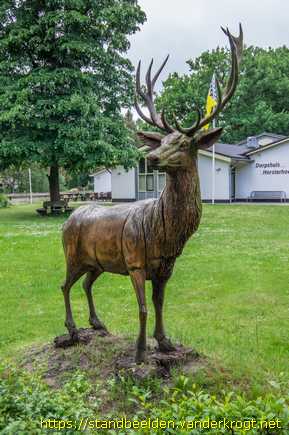 Vierhouten -  Houten dierenbeelden