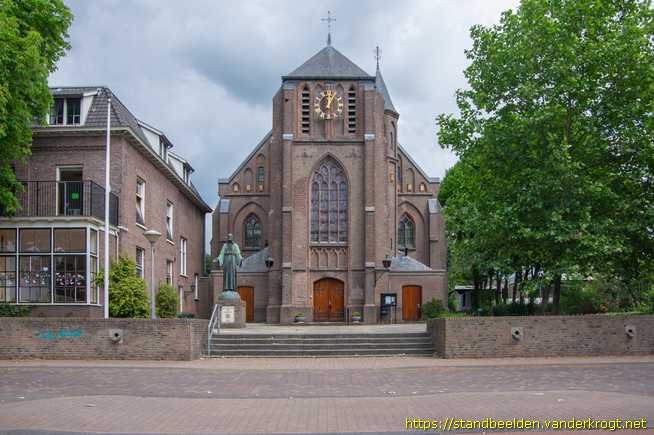 Oosterbeek -  Heilig Hartbeeld