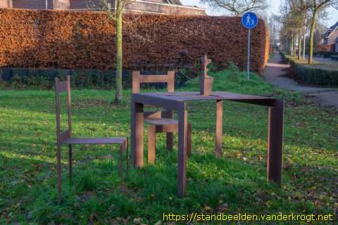 Oud-Zevenaar - Tafels en stoelen