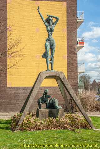 Zutphen -  Monument voor de wederopbouw