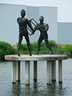 Twee mannen met kubus