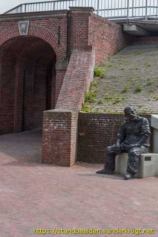 Delfzijl -  Bootwaarker 'Eem Poesten'