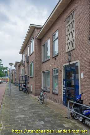 Groningen -  Portiekdecoratie Beroepen Merwedestraat