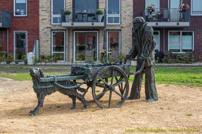 Oude Pekela -  Man achter de hondenkar
