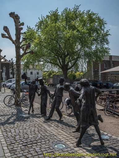 Eijsden -  Groep danst de Cramignon
