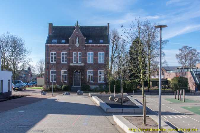 Maasbree -  Sint Jozef met kind