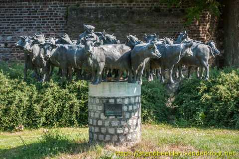 Wessem -  Herder met kudde koeien