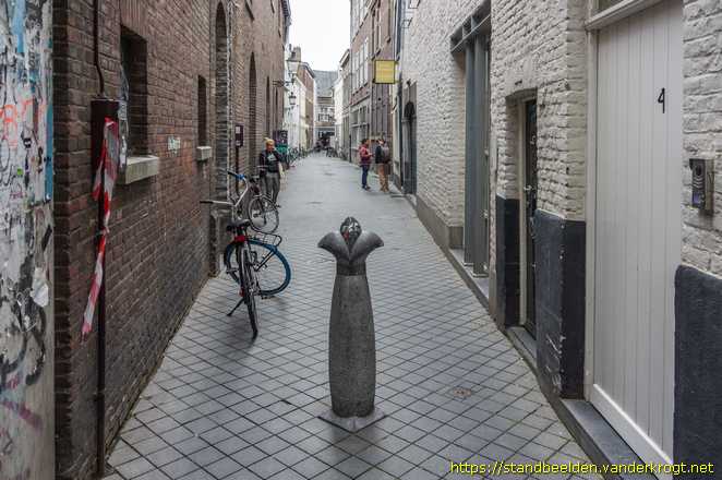 Maastricht -  Afsluitpaal met Franse lelie