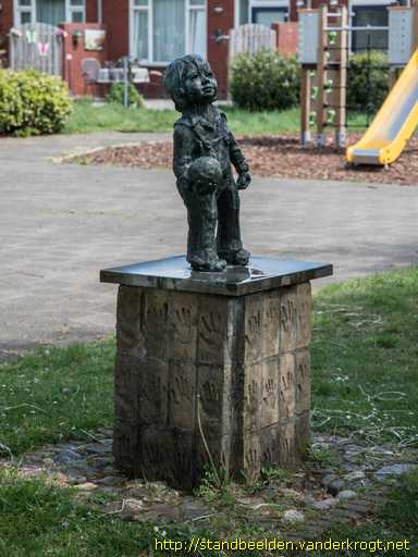 Boukoul -  Peuter met bal