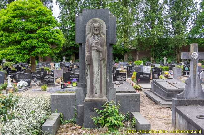 Best -  Heilig Hartbeeld als grafmonument