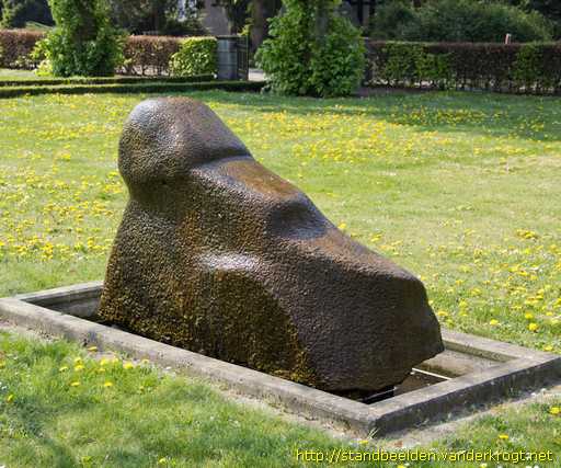 Huize Padua -  Liggend figuur?