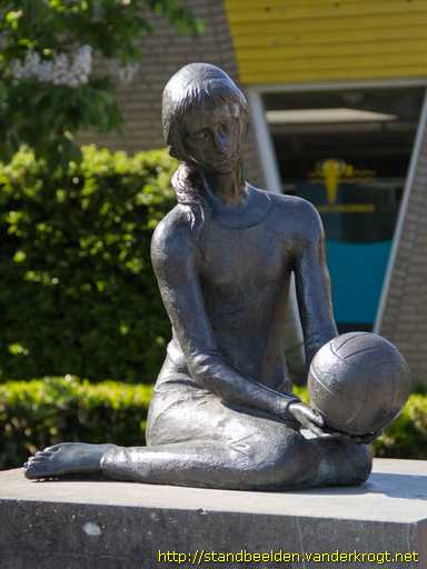 Boxmeer -  Meisje met bal