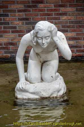 Breda -  Meisjesfiguur <i>of</i> Baadster