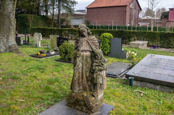 Breda -  Treurende weduwe met meisje