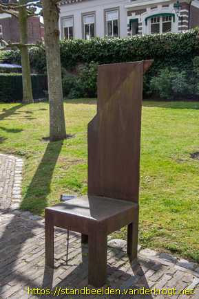 Breda -  Stoel met gevouwen leuning