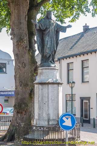 Cuijk -  Heilig Hartbeeld