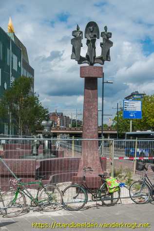 Eindhoven -  Figurengroep en Twee figuren