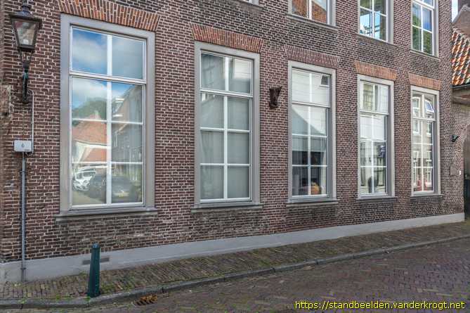 Grave -  Dina van Leeuwen