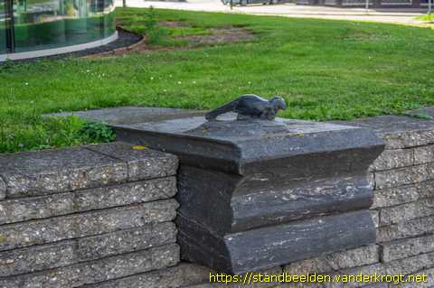 Grave - Vogels op boeken